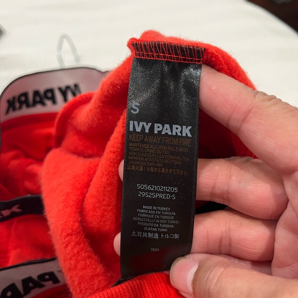 Ivypark x Beyoncé Red Cropped Off the Shoulder Sweatshirt Sz. S - Picture 6 of 8